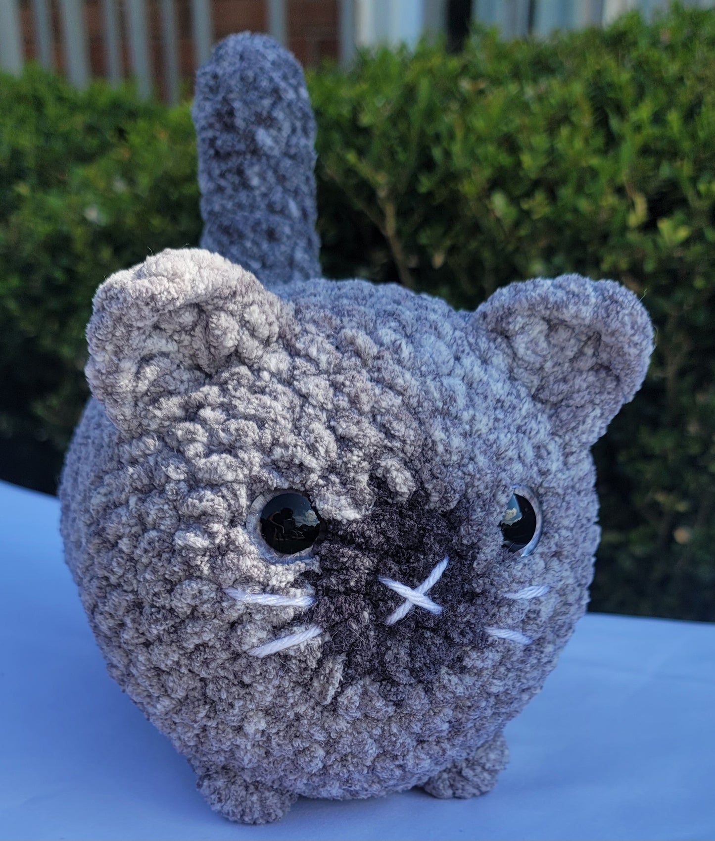 Adorable gato gris de crochet: un lindo gatito amigurumi para acurrucarse 🐾
