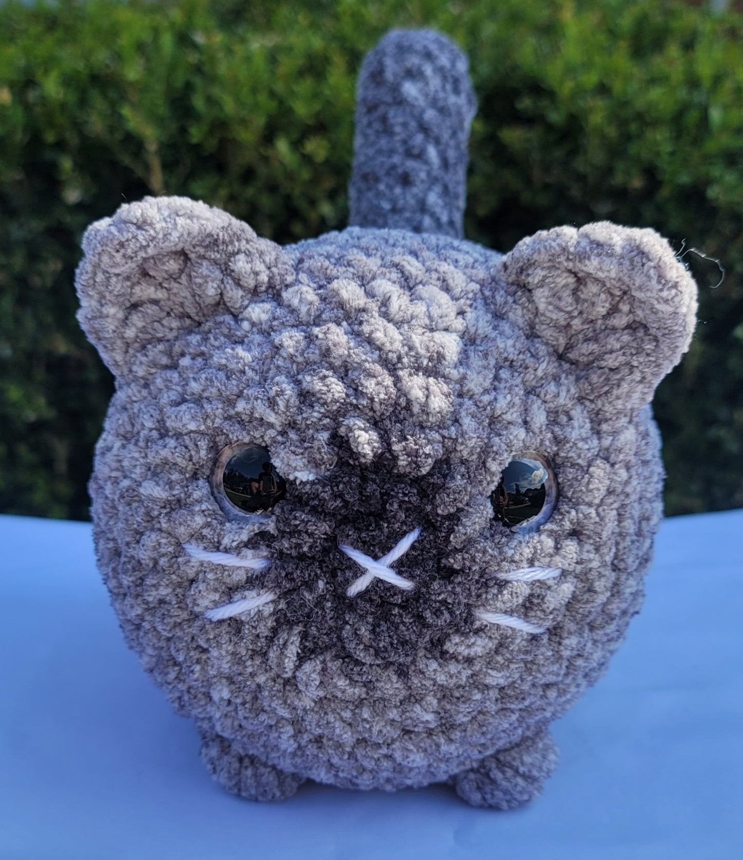 Adorable gato gris de crochet: un lindo gatito amigurumi para acurrucarse 🐾