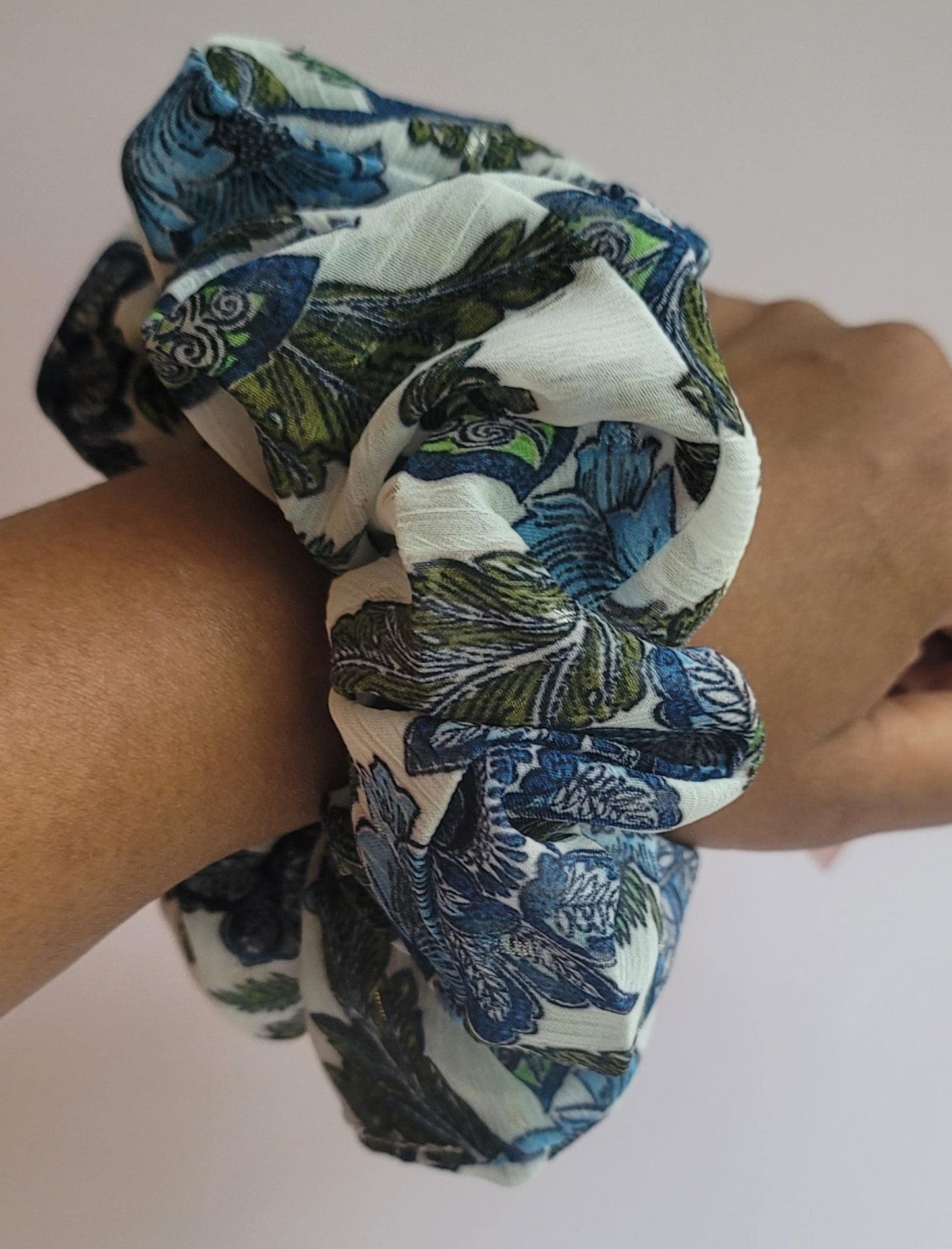 Soft Scrunchies: No-Crease Hair Ties for Women