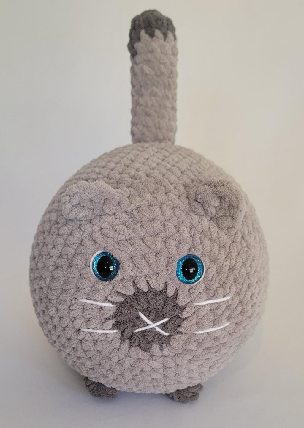 Light and Dark Gray Loaf Cat