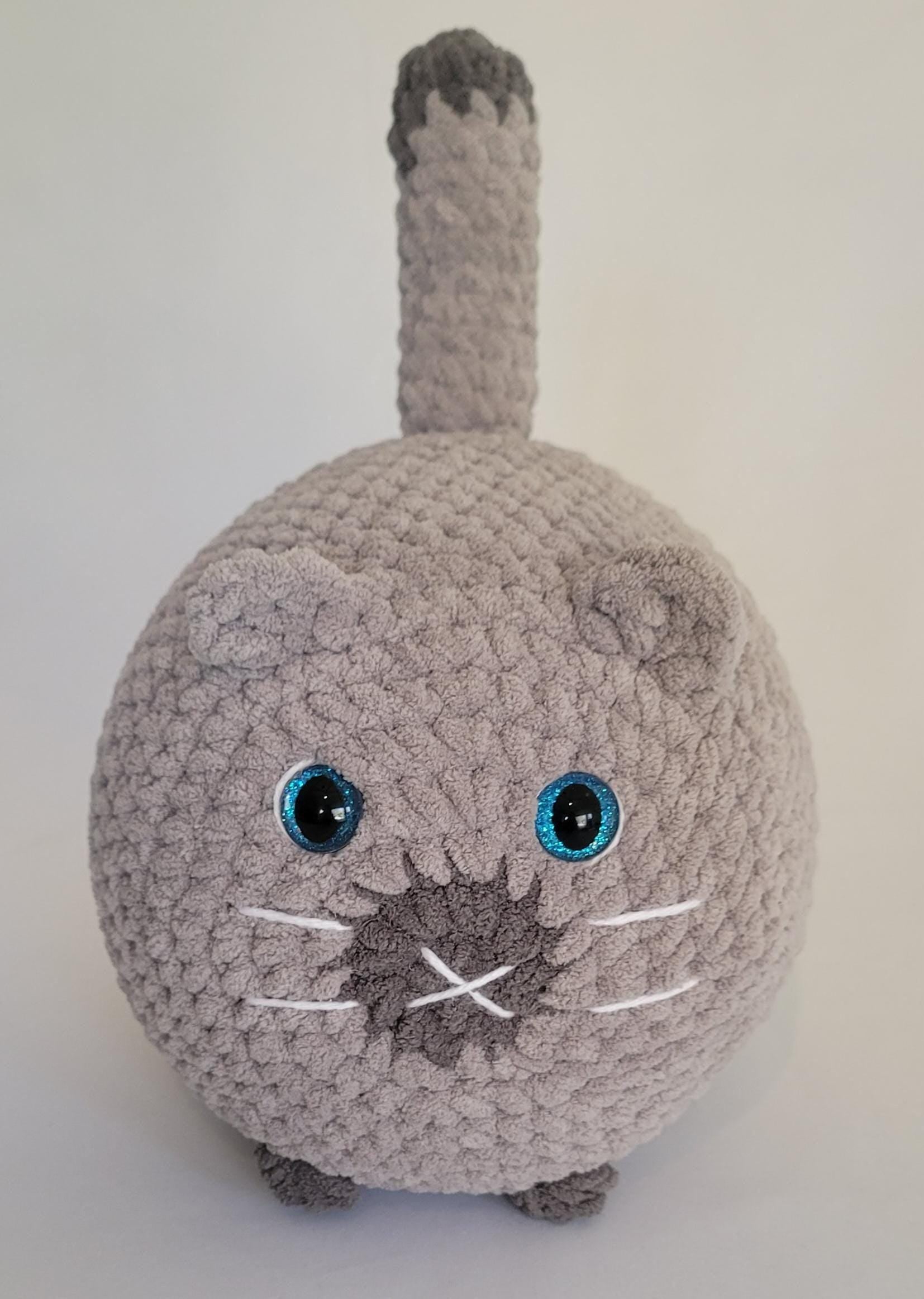 Light and Dark Gray Loaf Cat