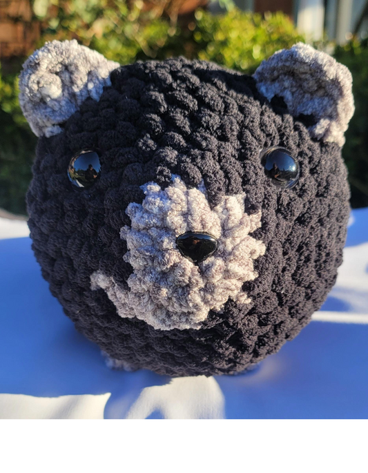 Cachorro de ganchillo negro y gris: peluche de perro amigurumi suave hecho a mano