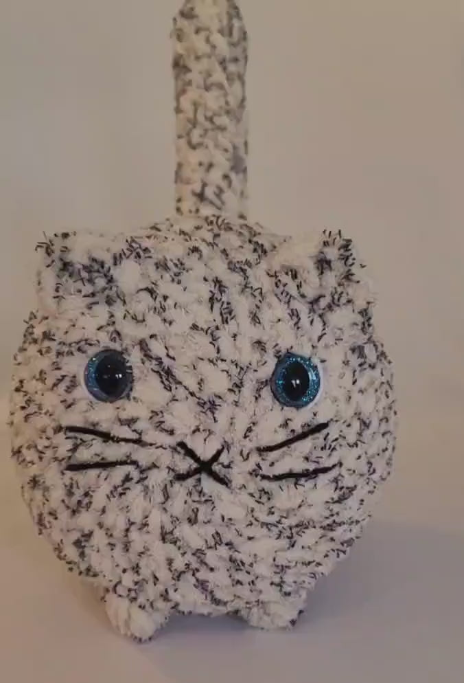 Ivory Tweed Loaf Cat