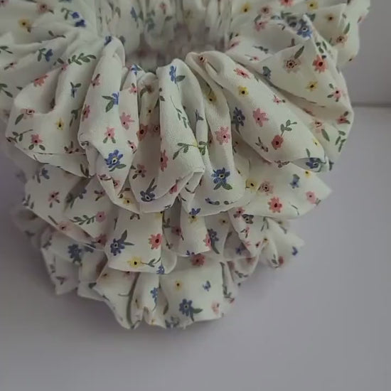 Soft Scrunchies: No-Crease Hair Ties for Women